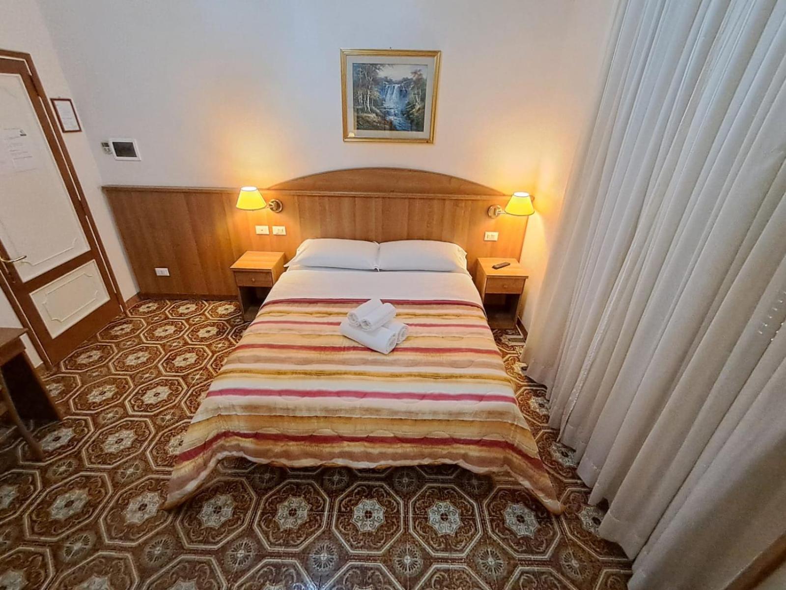 Nahid Accommodation โรม ภายนอก รูปภาพ