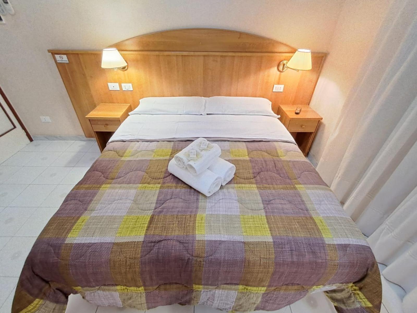 Nahid Accommodation โรม ภายนอก รูปภาพ