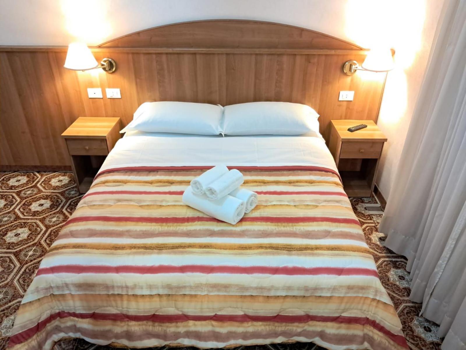Nahid Accommodation โรม ภายนอก รูปภาพ