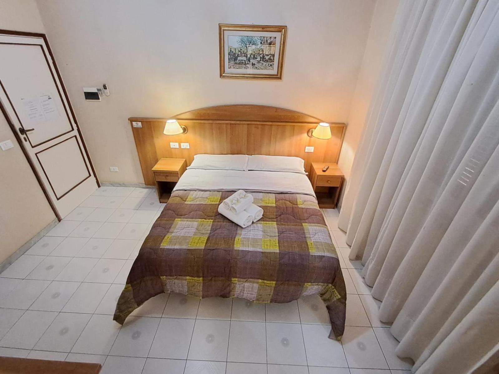 Nahid Accommodation โรม ภายนอก รูปภาพ