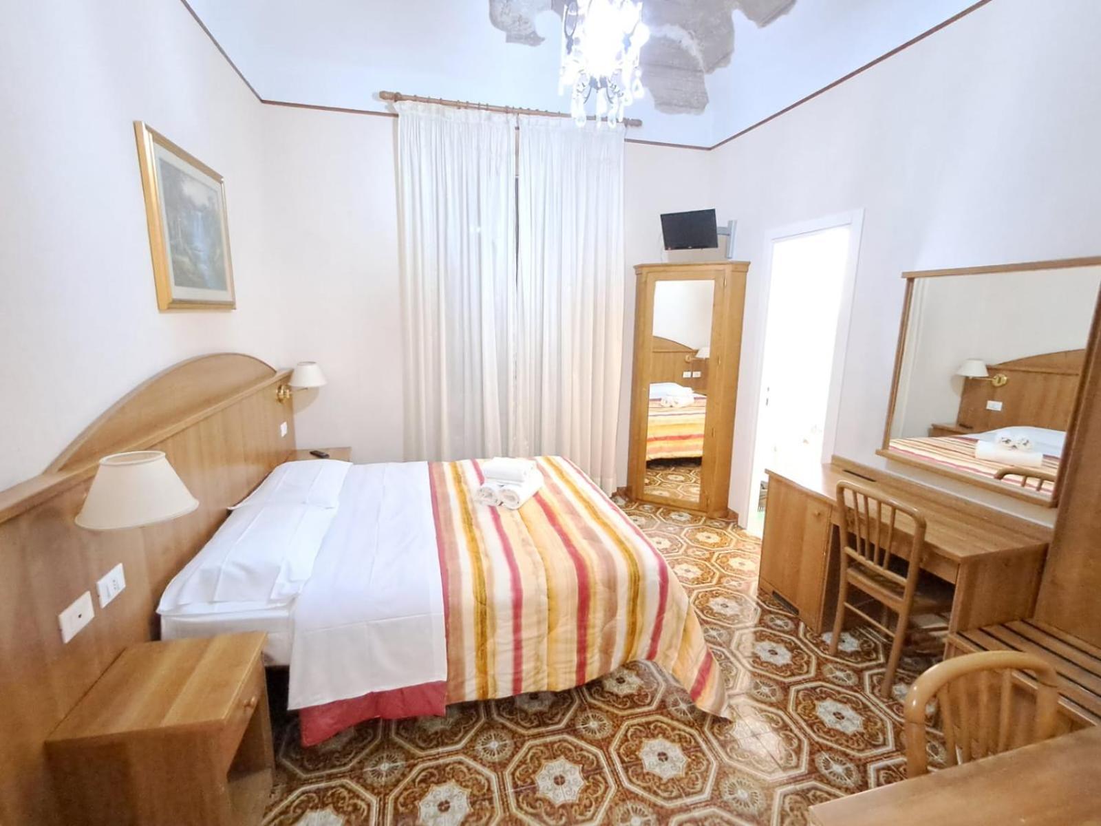 Nahid Accommodation โรม ภายนอก รูปภาพ