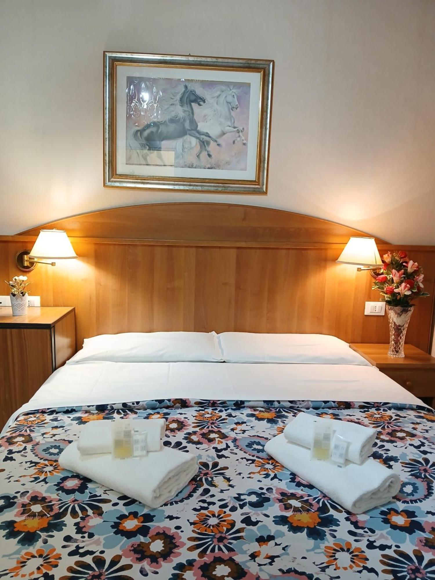 Nahid Accommodation โรม ภายนอก รูปภาพ